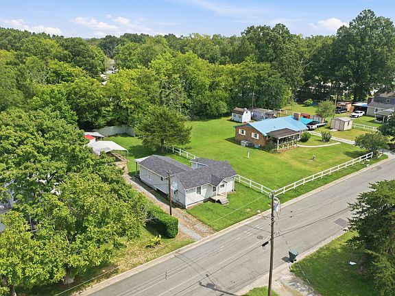 5th image of 715 Larry Ave