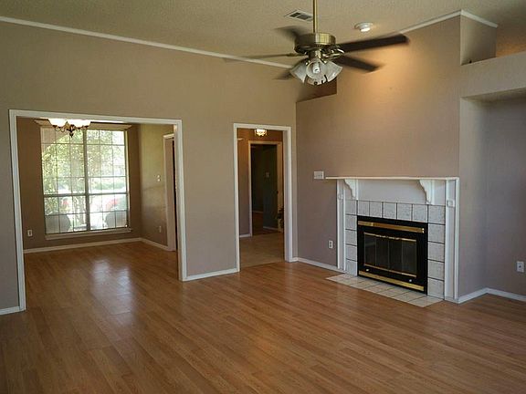 4th image of 409 Rose Dr