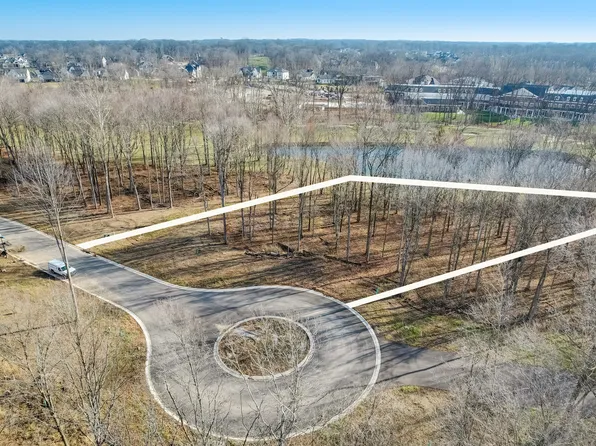 10405 Somerford Rdg, Zionsville, IN 46077
