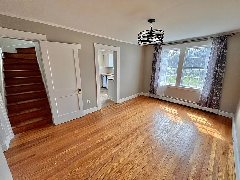 1430 Woodbury Ave — Photo 5