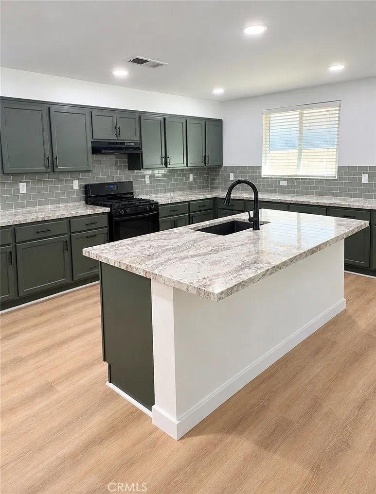 3 bed, 1846 sqft, $3,400 — Photo 4
