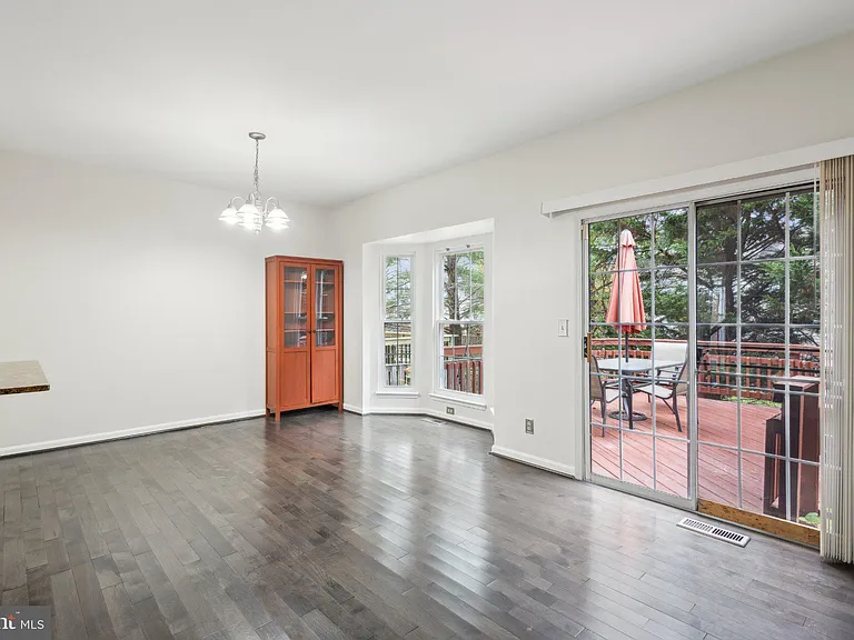 15514 Port Washington Ct — Photo 9