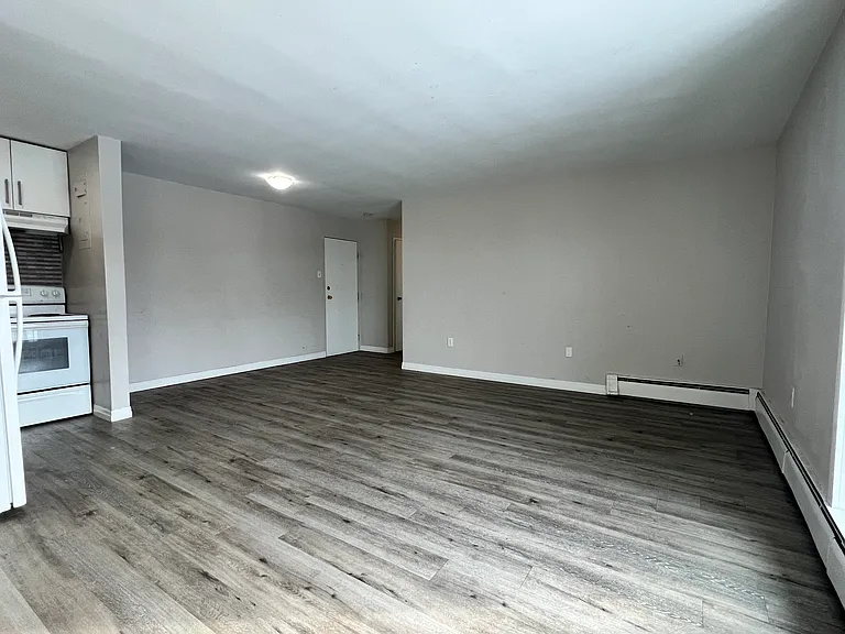 240 Commissioners Rd W #16 — Photo 4