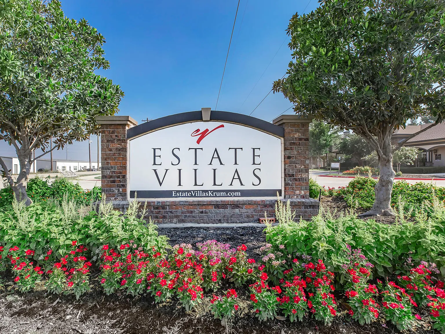 Estate Villas at Krum Apartments — Photo 2