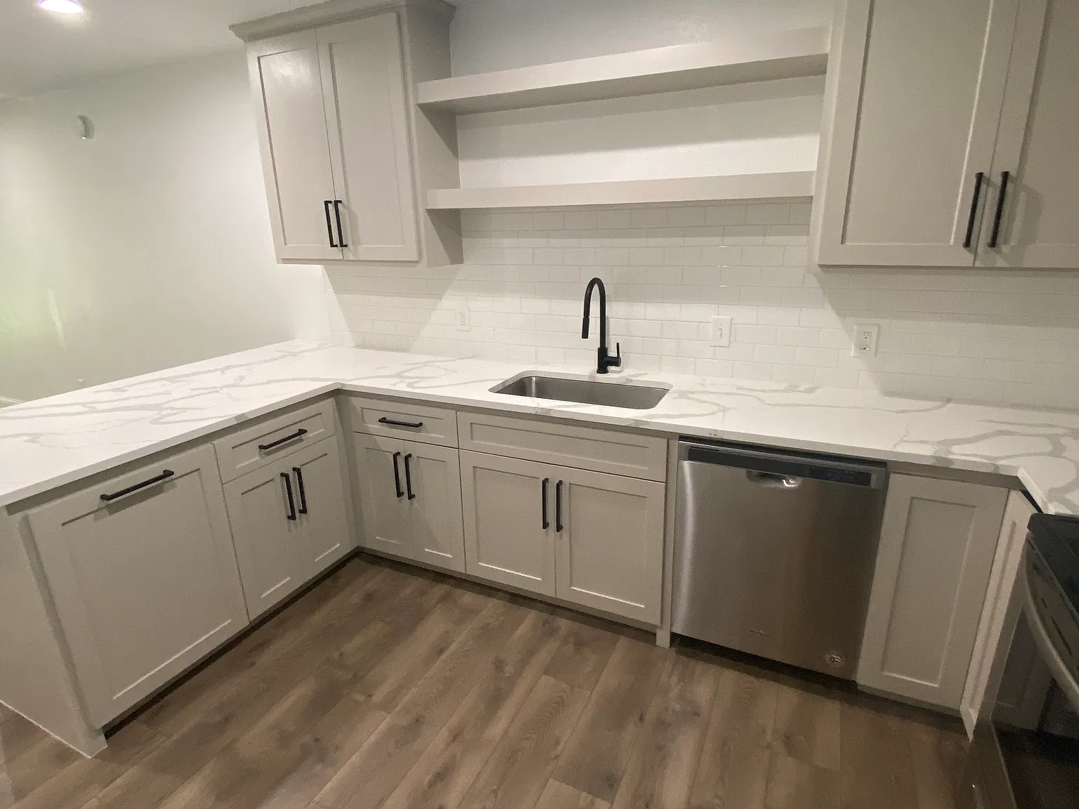 2 bed, 955 sqft, $1,900 — Photo 3