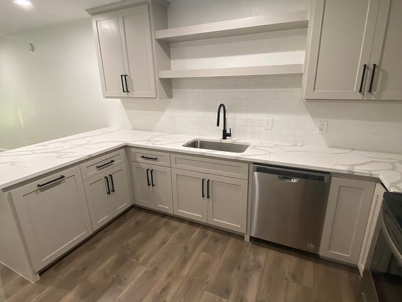 3rd image of 6011 Danbury Ln #208
