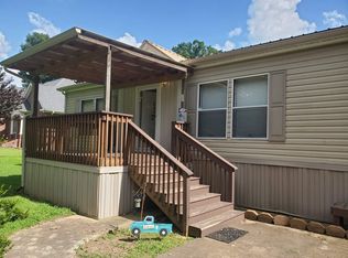 411 W Martin Rd, Collinwood, TN 38450