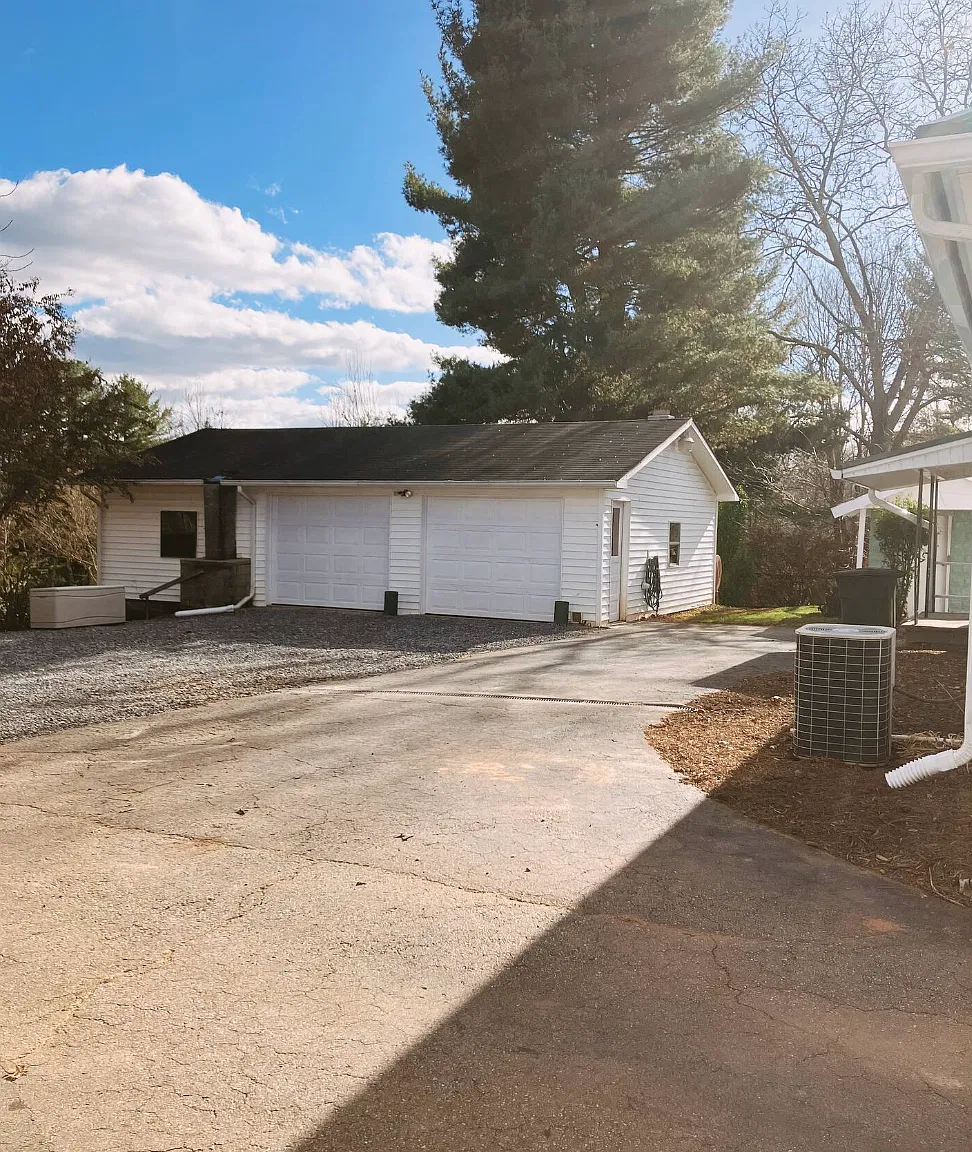 2 bed, 1120 sqft, $2,300 — Photo 2