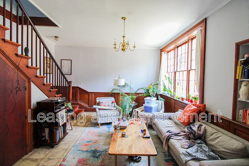 Building Photo - 23 Archdale St #J