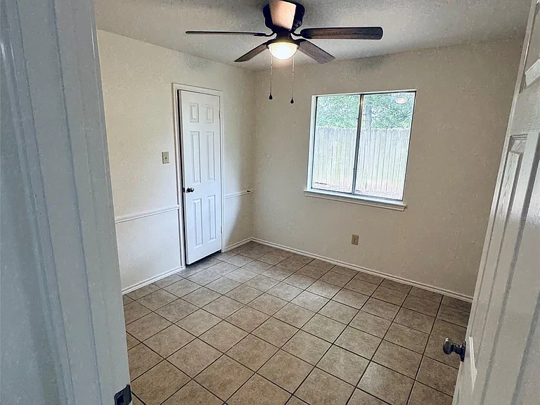 607 Saunders Dr — Photo 9