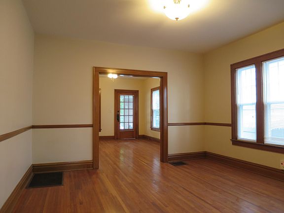 3rd image of 2813 Indianola Ave