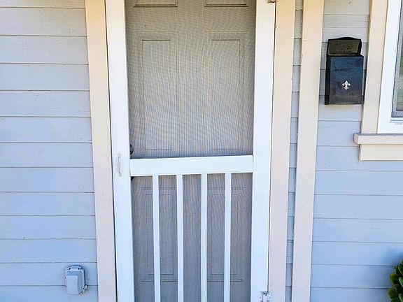 2nd image of 419 E El Morado Ct