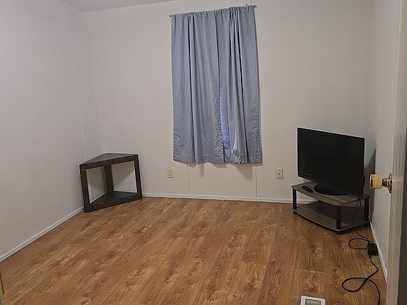3rd image of 1222 Faye St