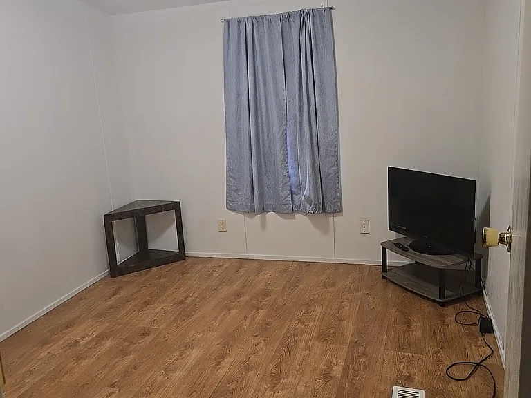 1222 Faye St — Photo 3