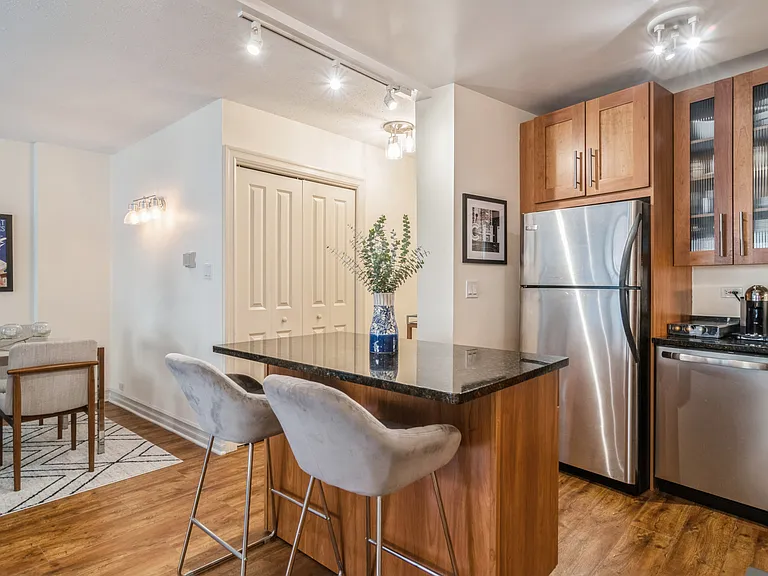 2930 N Sheridan Rd #202 — Photo 7