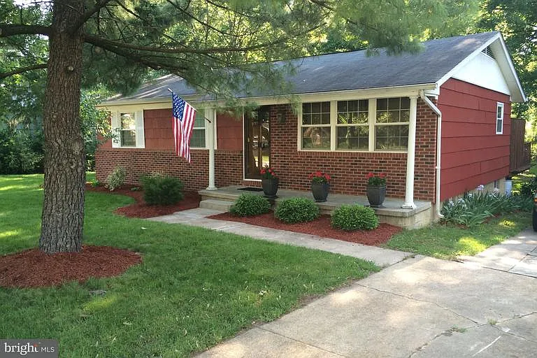 505 Maple Ridge Ln photo 1
