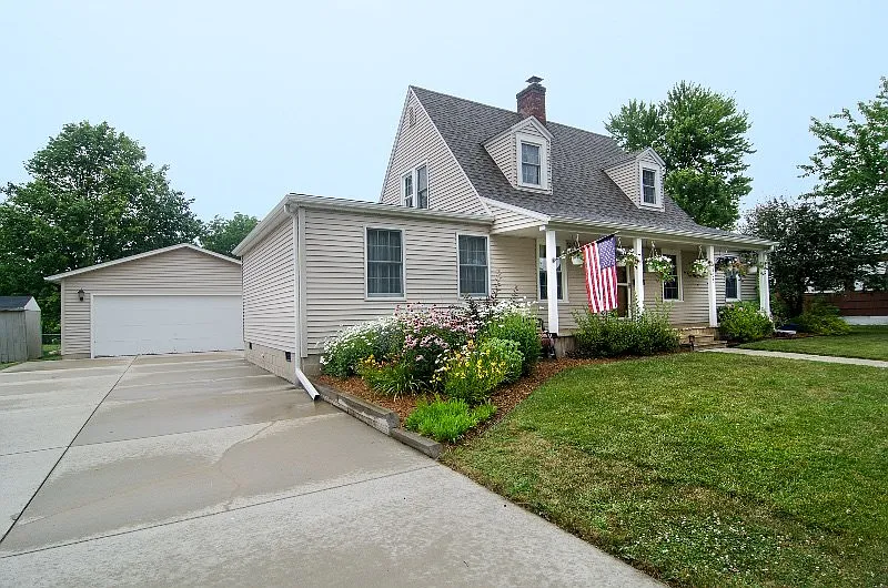 1805 Prairie St photo 1