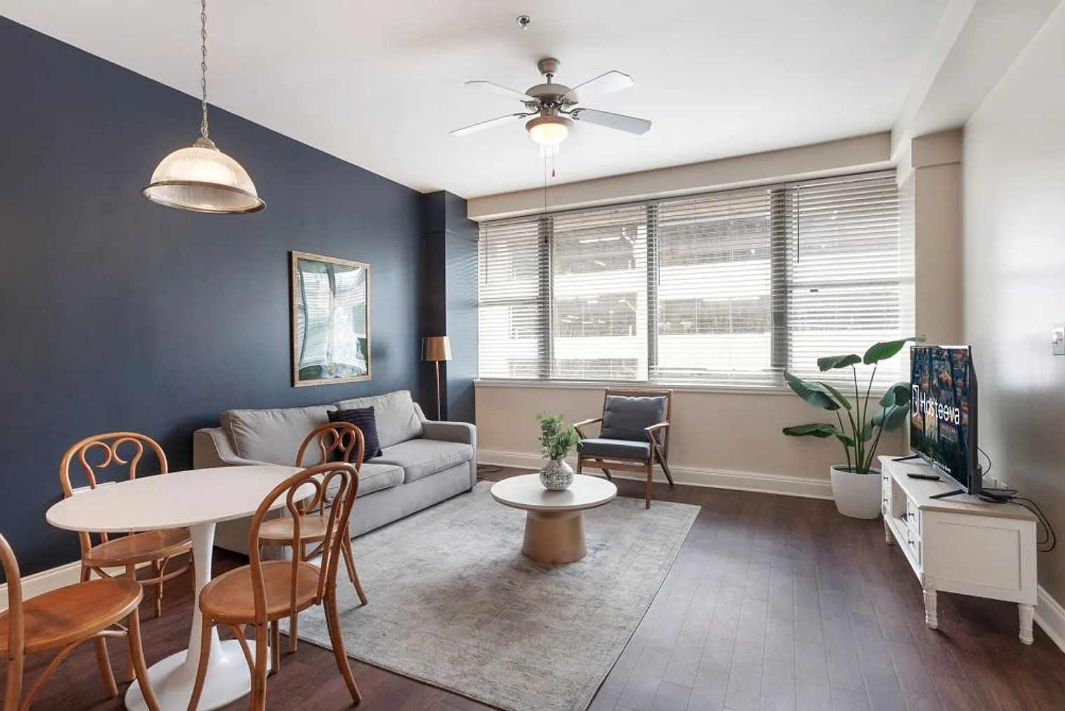 1 bed, 2.0 bath, 430 sqft, $4,401 — Photo 2