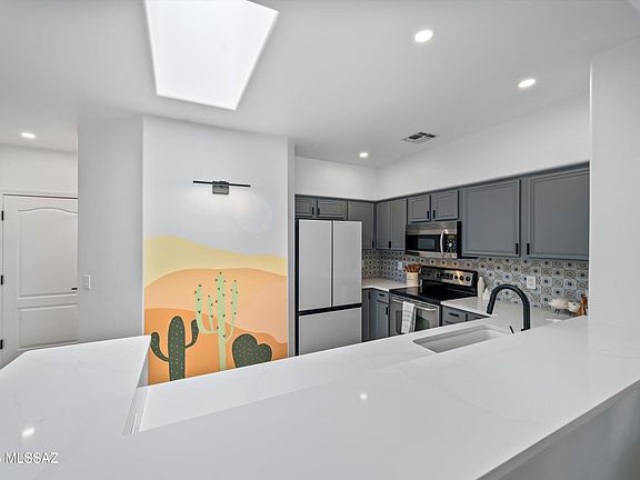 5th image of 222 E Camino Lomas