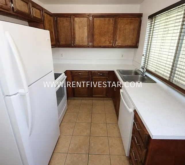 954A McKinley Ave — Photo 4