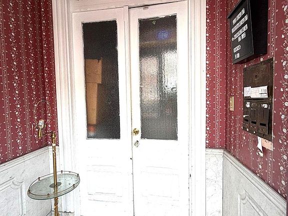2nd image of 1114 Franklin St