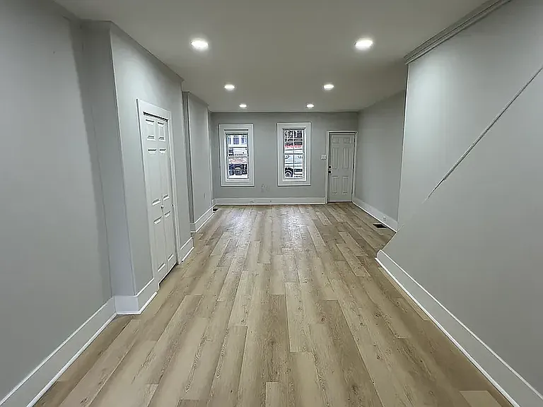 104 N Franklin St — Photo 2