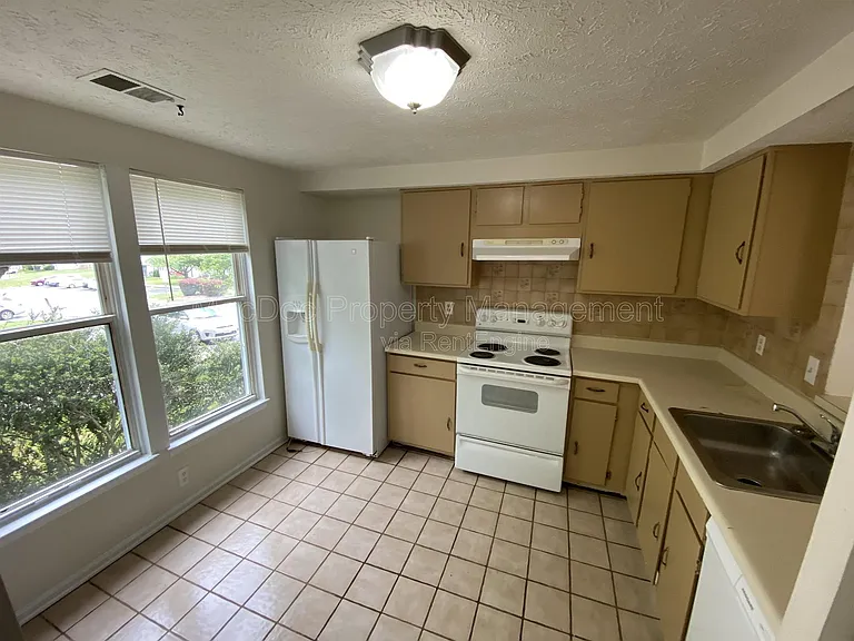 4749 Hedrick Ln — Photo 3
