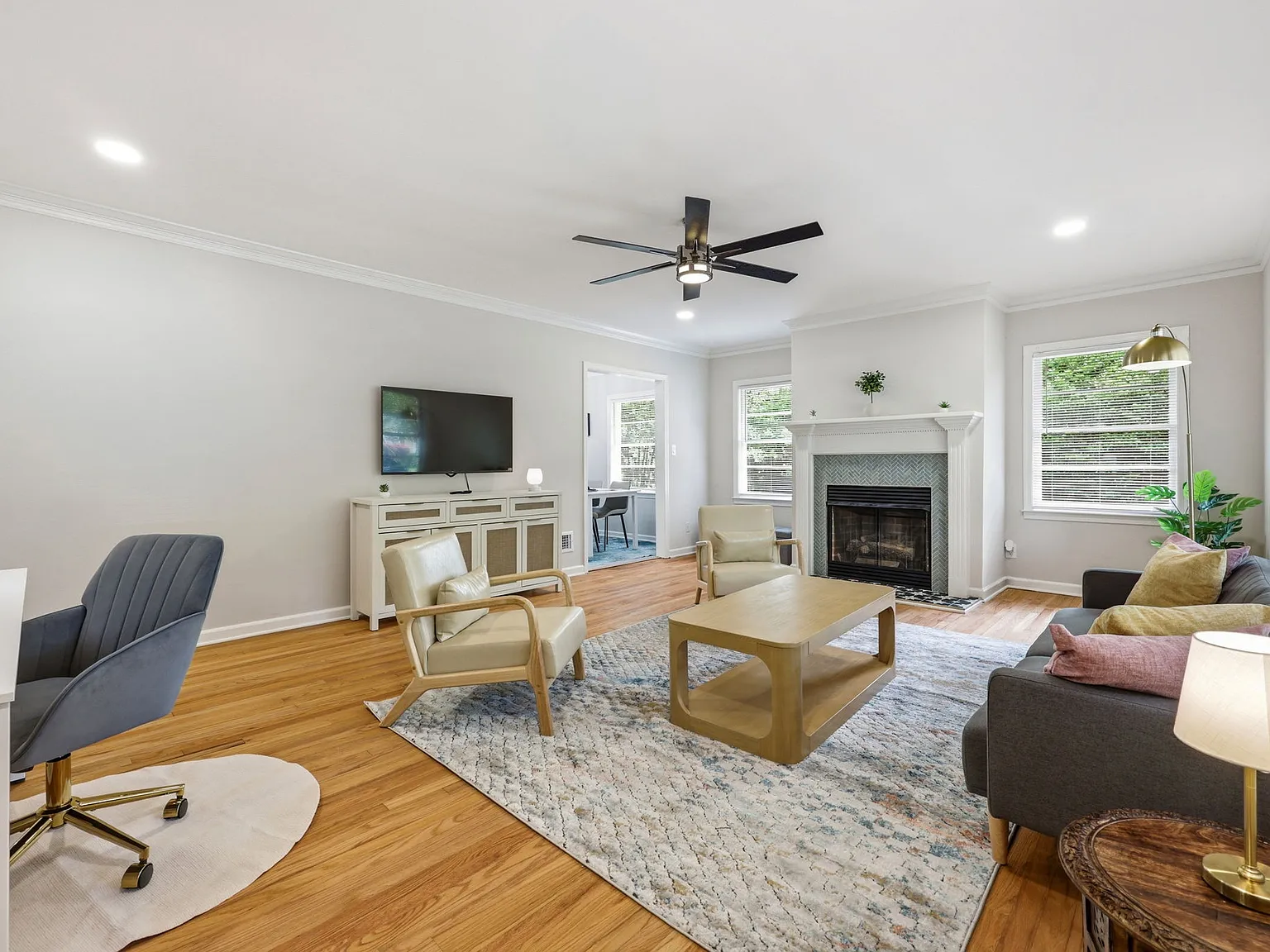 3 bed, $2,670 — Photo 3
