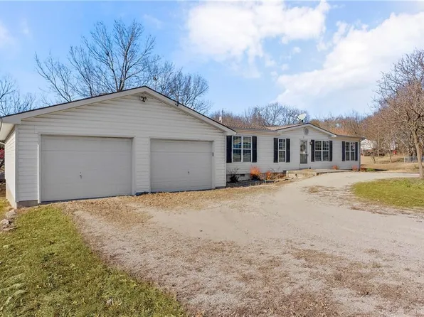 1 Deepwoods Ct, Linn Valley, KS 66040