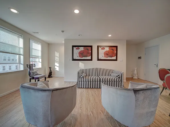 824 N 48th St, Philadelphia, PA 19139