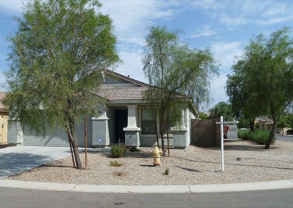 1st image of 753 E Cowboy Cove Trl