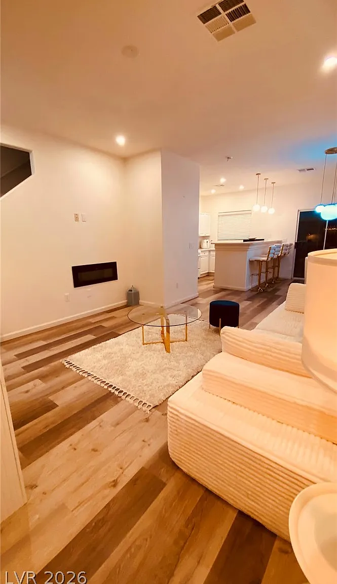 2 bed, 2.5 bath, 1167 sqft, $1,890 — Photo 2