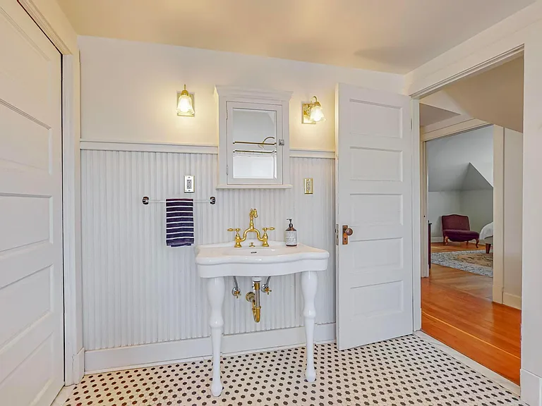 115 Elm St NE — Photo 25
