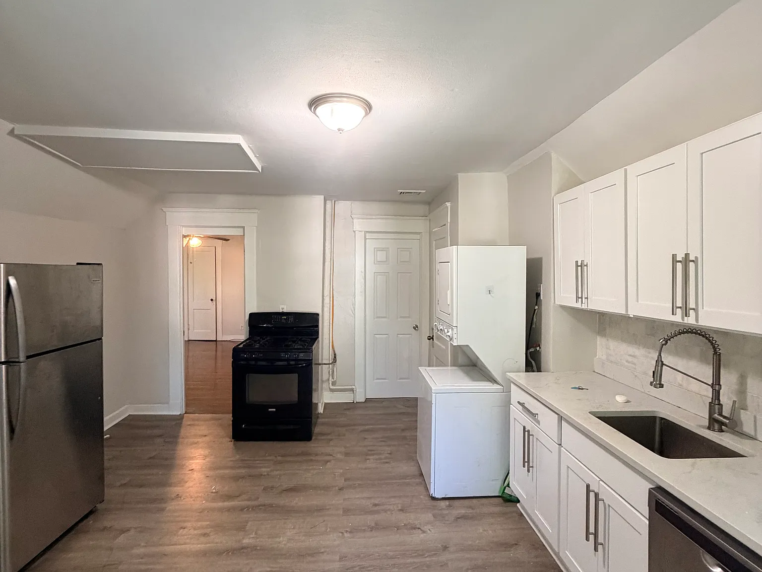 2 bed, 900 sqft, $1,950 — Photo 3