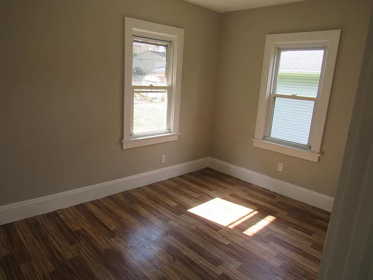 2360 Edwin Ave — Photo 10