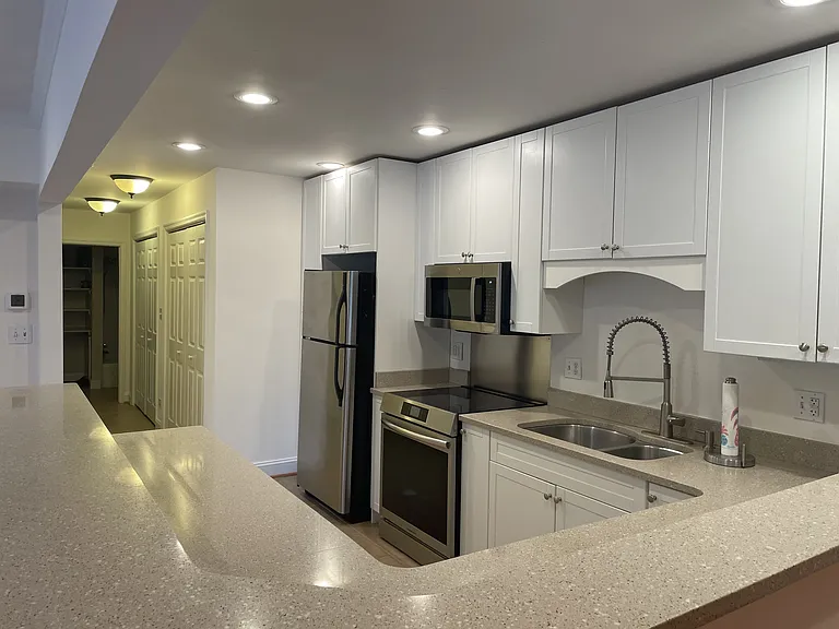 1800 Jefferson Park Ave #59 — Photo 16