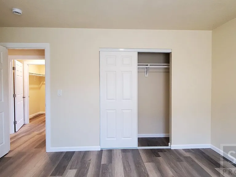 1390 Yale Pl — Photo 17