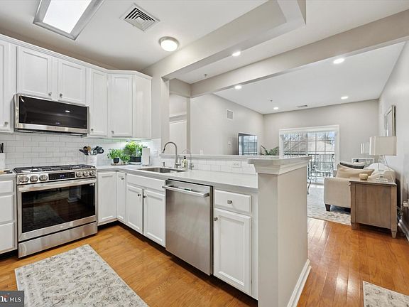 5th image of 523 Creekside Dr