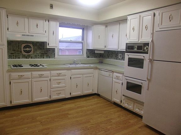 3rd image of 27-03 203rd St