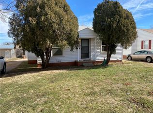 505 S 11th St, Clinton, OK 73601