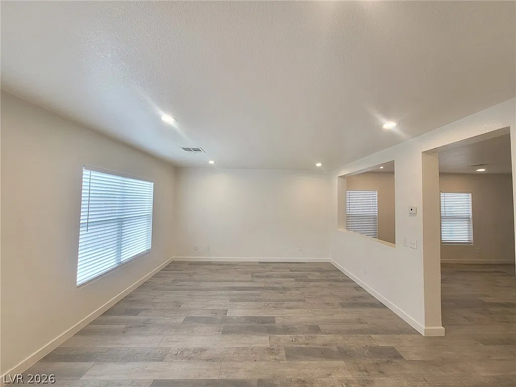 4 bed, 3.0 bath, 1727 sqft, $2,180 — Photo 3
