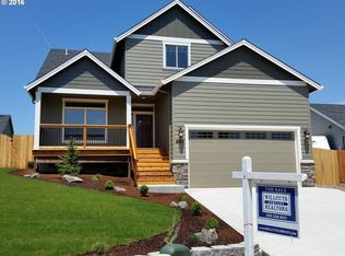 557 N 8th Pl, Carlton, OR