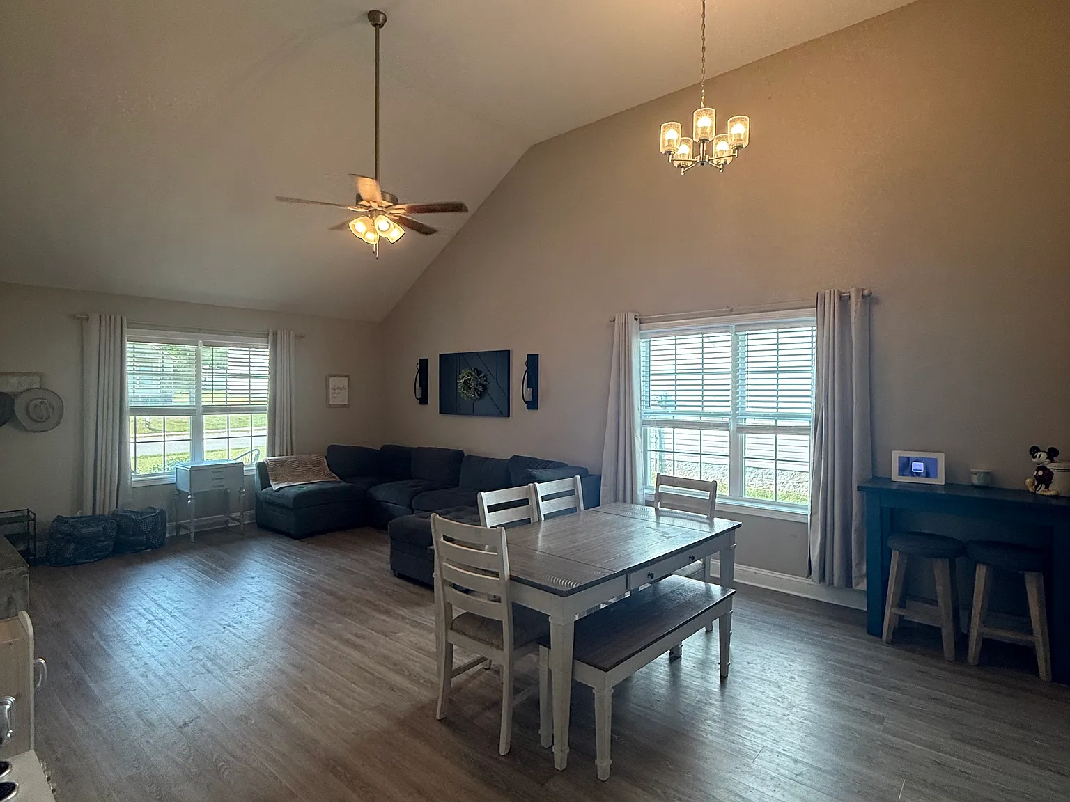 3 bed, 1320 sqft, $1,950 — Photo 4