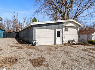 205 Railroad St, New Boston, IL 61272