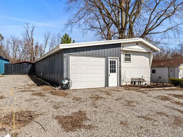 205 Railroad St, New Boston, IL 61272
