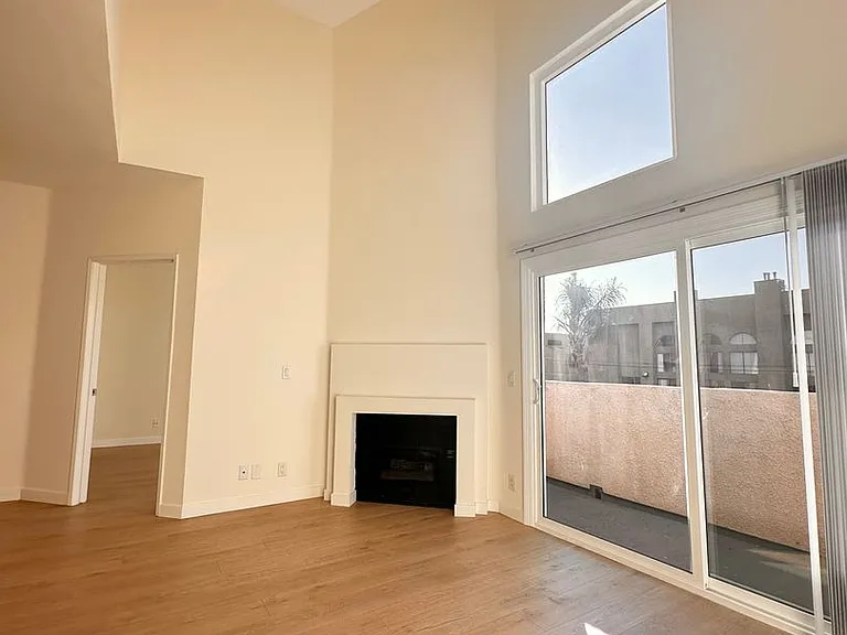 1234 Las Palmas Ave — Photo 17