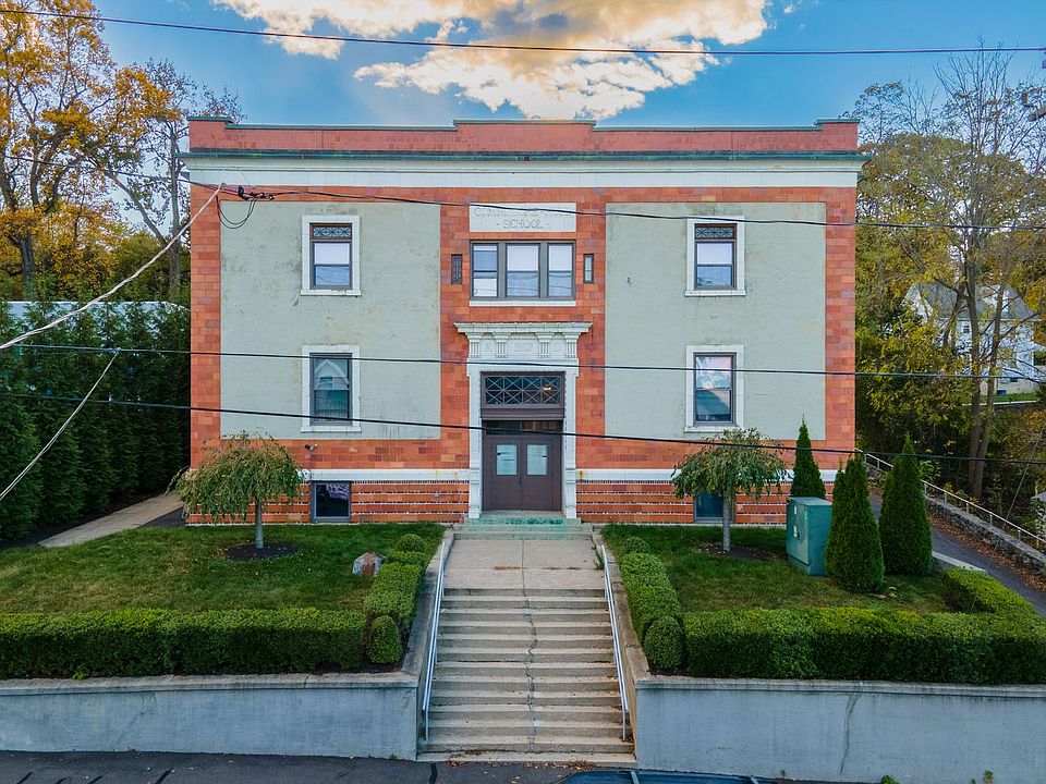 1st image of 130 Oak Ave #9