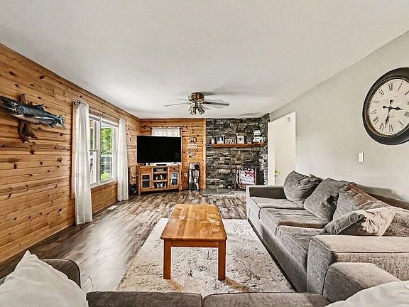 3rd image of 11332 Crestview Dr E