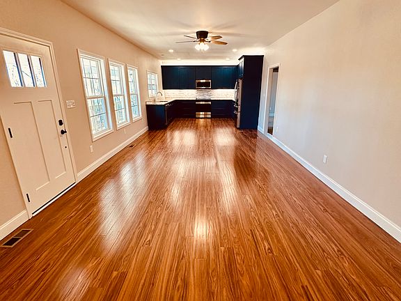 Open floor plan into the kitchen.