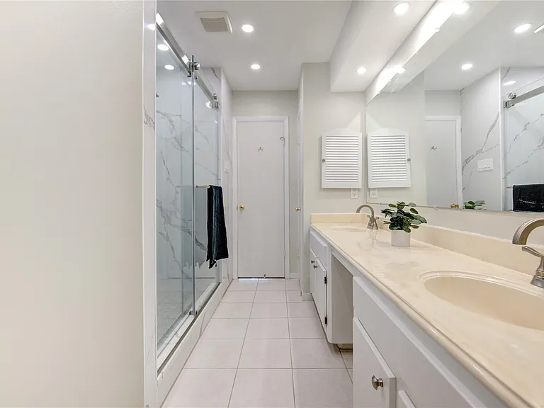 1927 Ash Meadow Dr — Photo 2